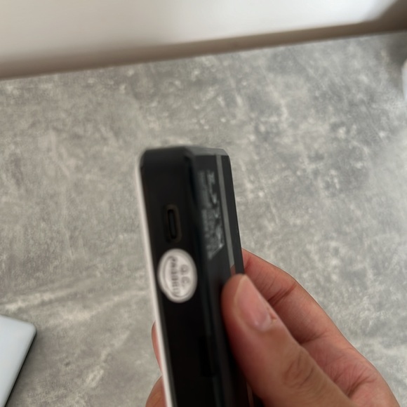 LED rechargeable selfie lights (sold separately) - Picture 7 of 12